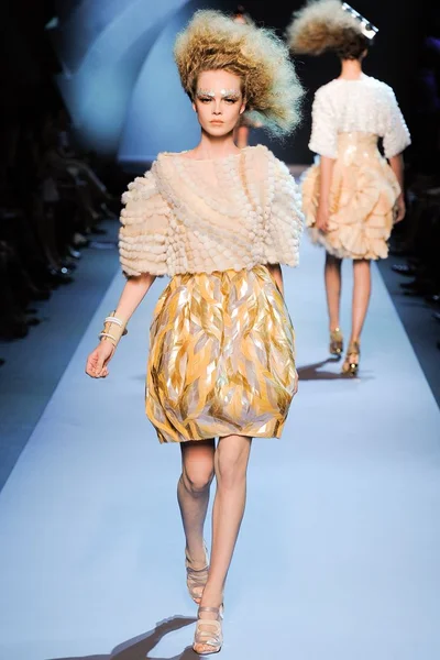 Look 19